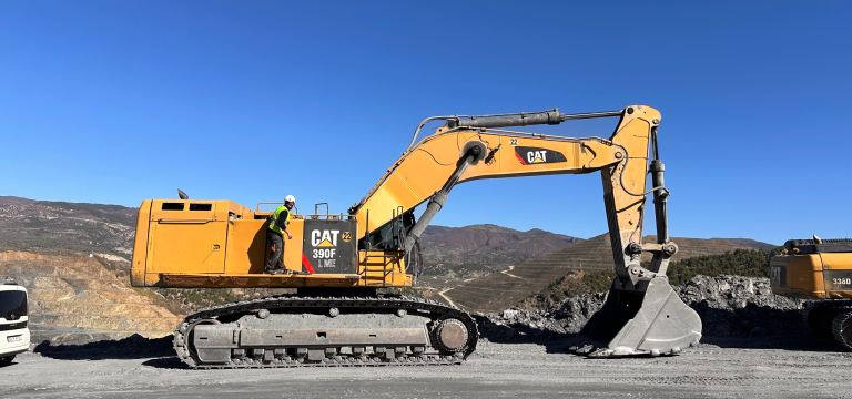 CAT 390F